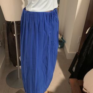 NWOT JW Style, Beautiful Blue Soft Pleats, Lined MIDI Skirt